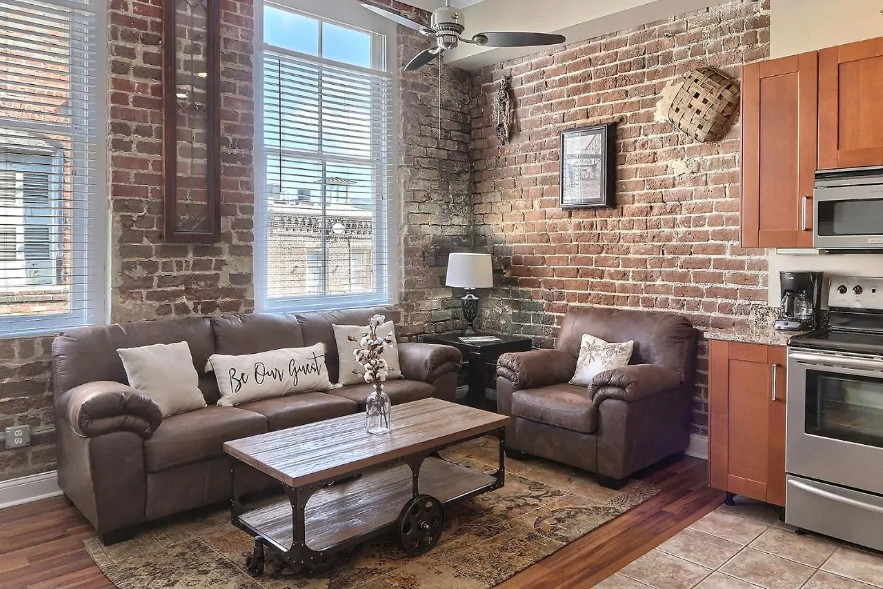 Broughton Hideaway Apartment Savannah