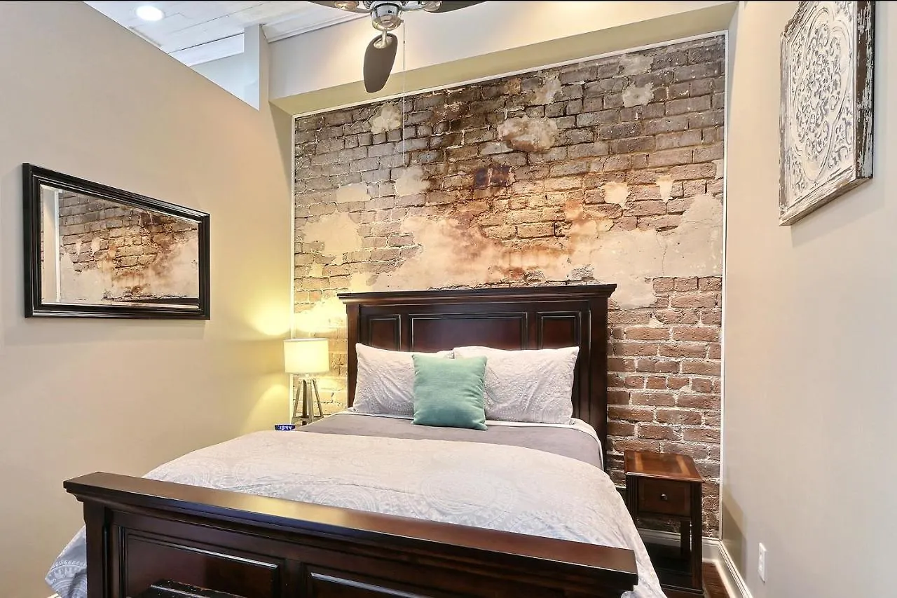 Broughton Hideaway Apartment Savannah
