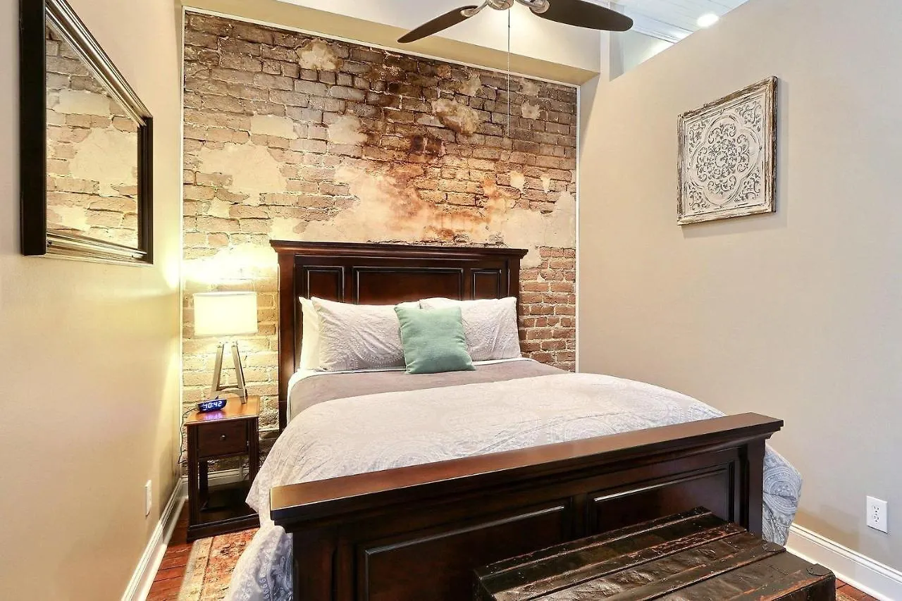 Broughton Hideaway Apartment Savannah