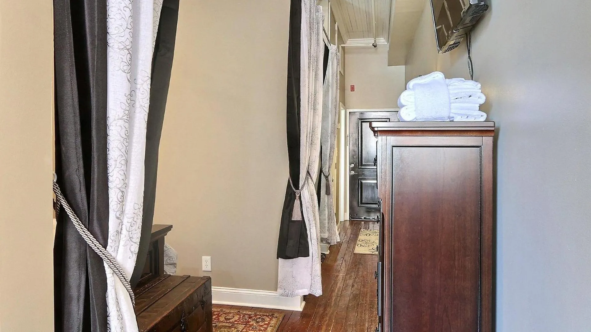 Broughton Hideaway Apartment Savannah