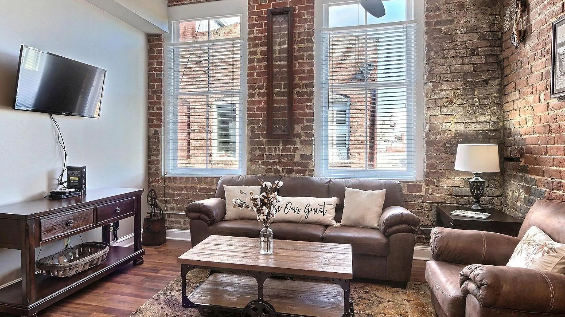 Broughton Hideaway Apartment Savannah